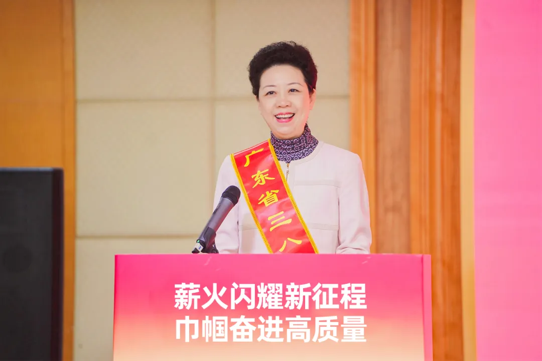 中国妇女报 | 彩霸王官网李倩仪专访：以供应链为笔，绘行业新篇章